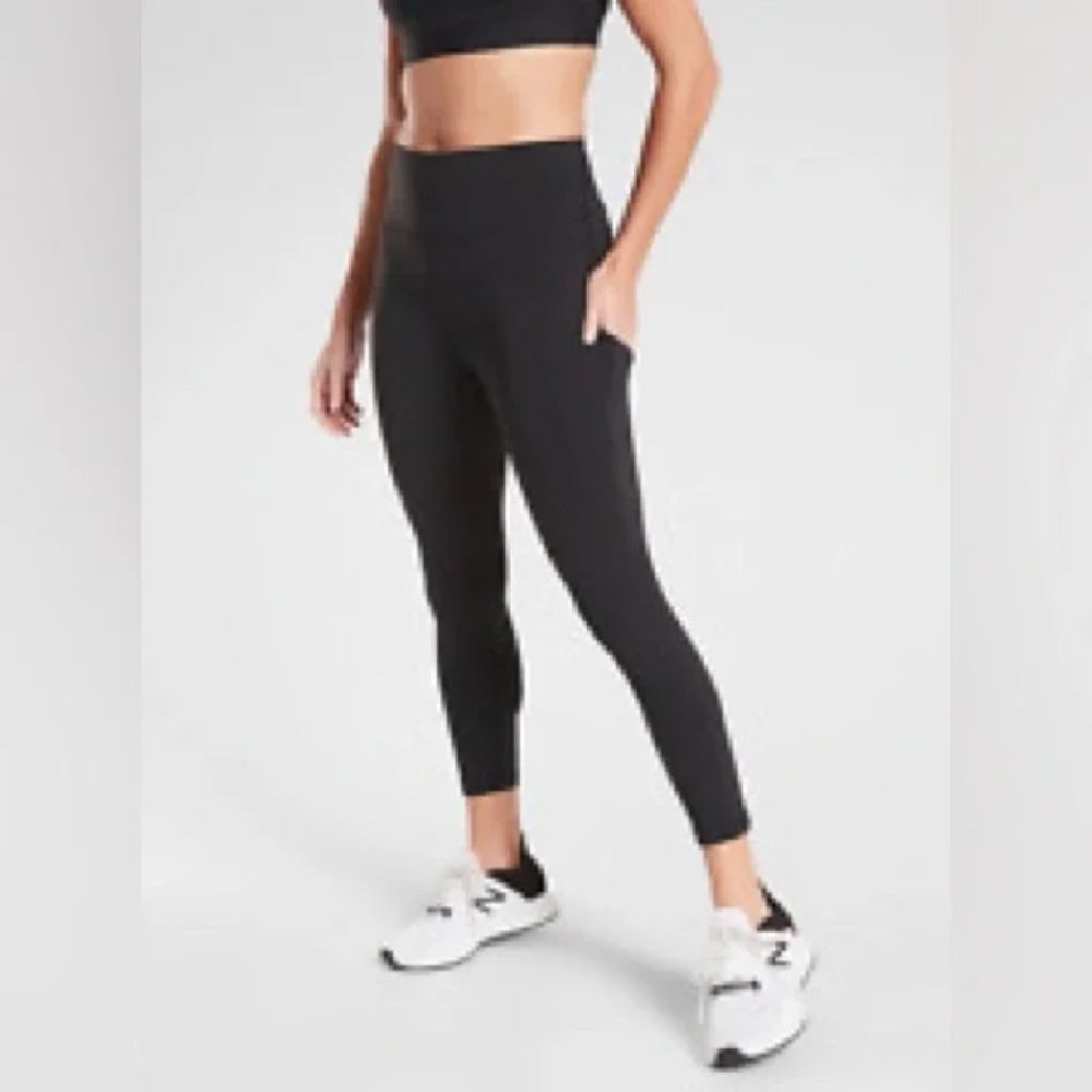 Athleta Velocity Stash Pocket 7/8 Tight Black Legging Size Small